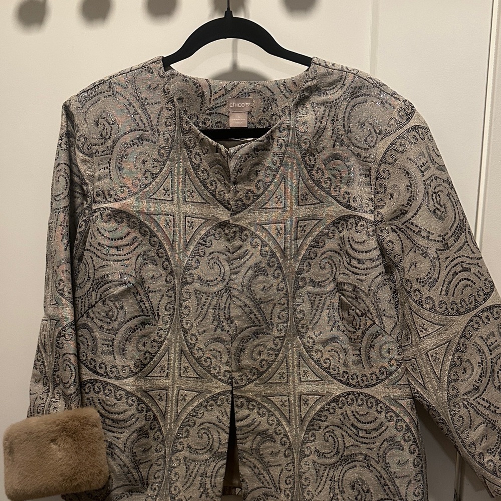 NWOT Chico's Elegant Pattern Jacket with removable fur cuffs